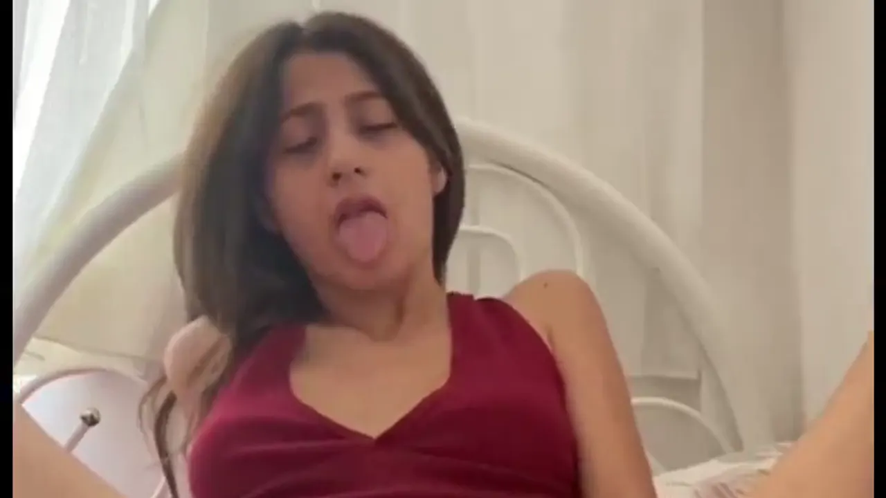 Aşırı azgın genç kız mastürbasyon yapıyor ifşa videosu